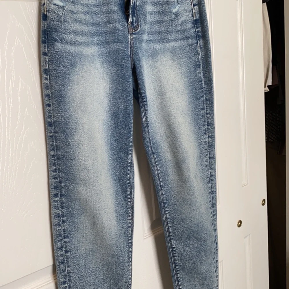 American Eagle Outfitters High Rise Blue Jeans - Picture 2 of 5